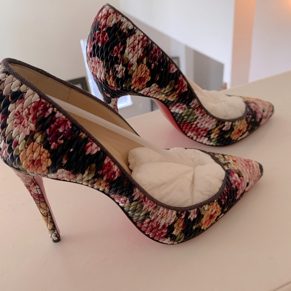 Merry Christmas gift to someone special brand new Louboutins!!!